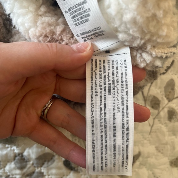 Abercrombie & Fitch Soft Sherpa in Cream and Tan - Picture 6 of 7